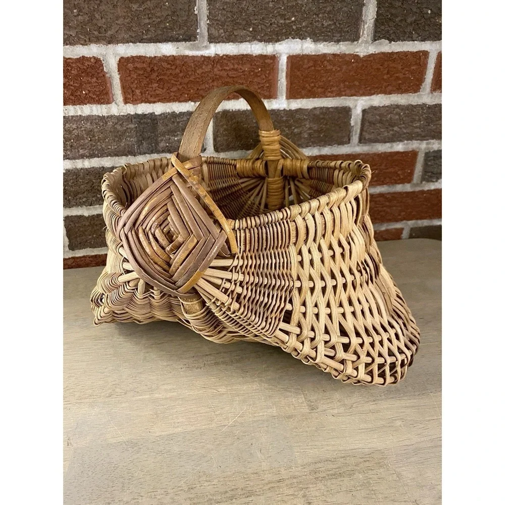 Vintage Primitive Hand Woven Split Oak Buttocks Handle Egg Gathering Basket 1985